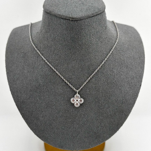 925 Solid Sterling Silver Luxury Clover Pendant Necklace - Picture 2 of 9